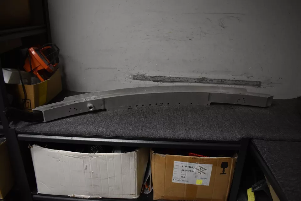 2014-2016 MERCEDES BENZ E 63 AMG S 4MATIC BARRA DE REFORÇO FRONTAL FABRICANTE DE EQUIPAMENTO ORIGINAL - Imagem 4 de 4