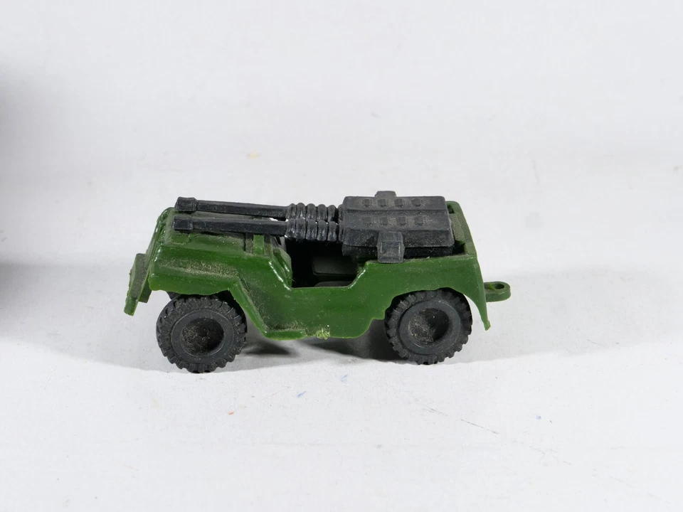 JEEP militaire plastique 8,5 cm - Photo 2/4