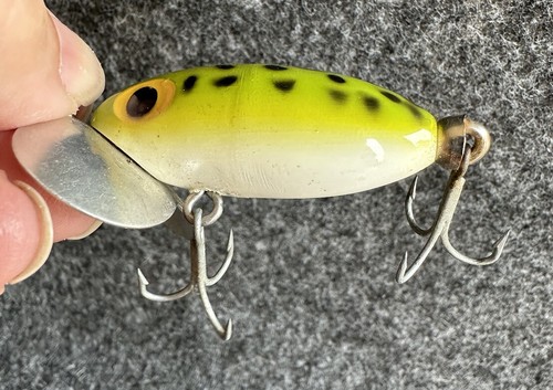 Vintage Fred Arbogast USA Jitterbug 2" Topwater Lures ~ 2 pc. lot ~ Green Frog - Picture 8 of 24