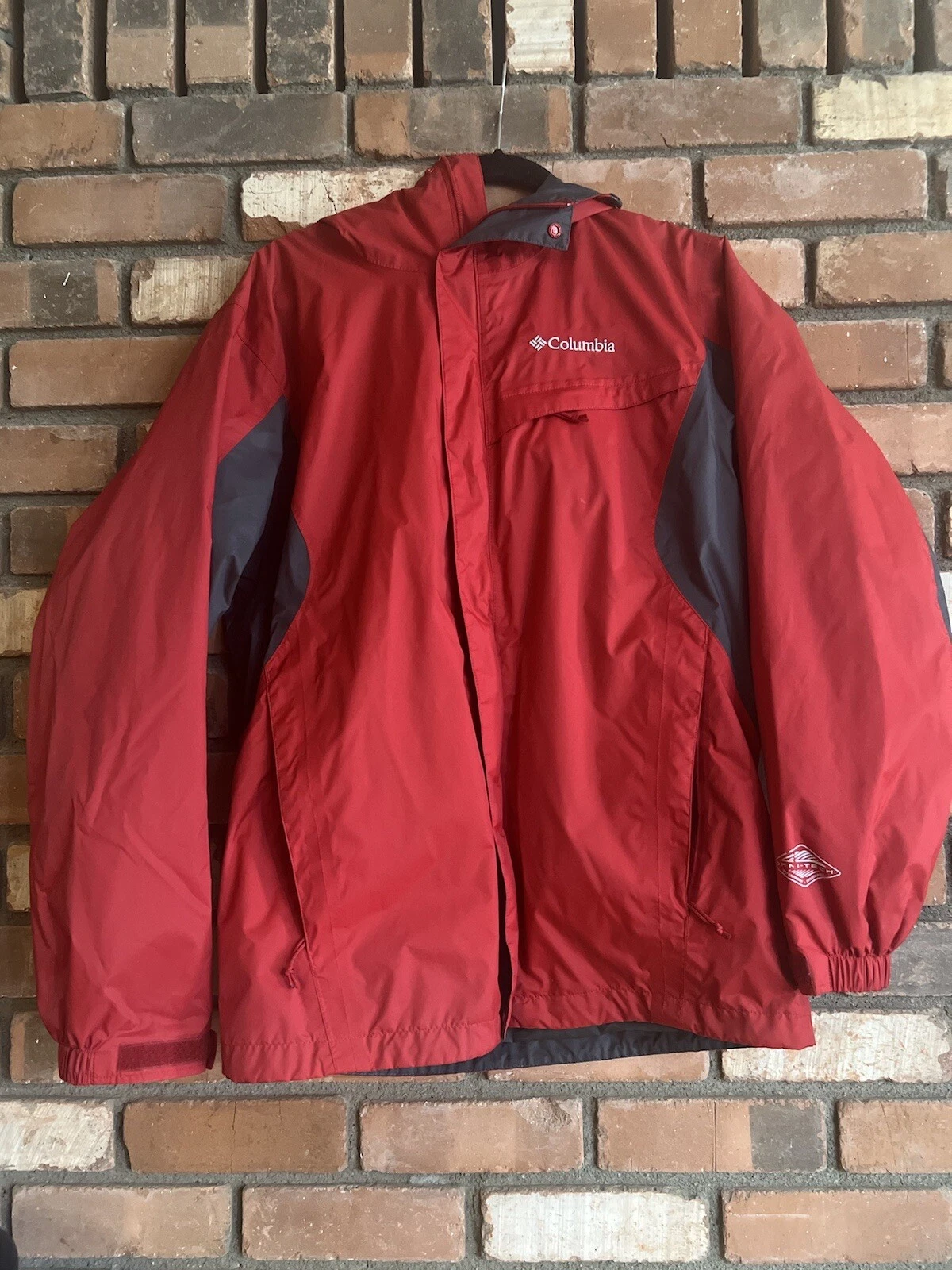 Columbia Rain Jacket Men's Size Small Gray / Red ~ Packable. Omni Tech