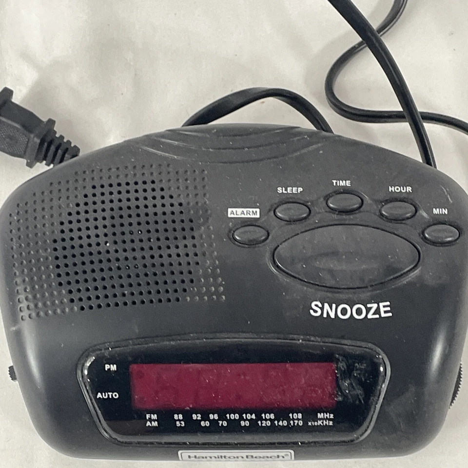 Hamilton Beach Commercial AM/FM Alarm Digital Black Radio Clock. Used Great cond - Image 3 of 4