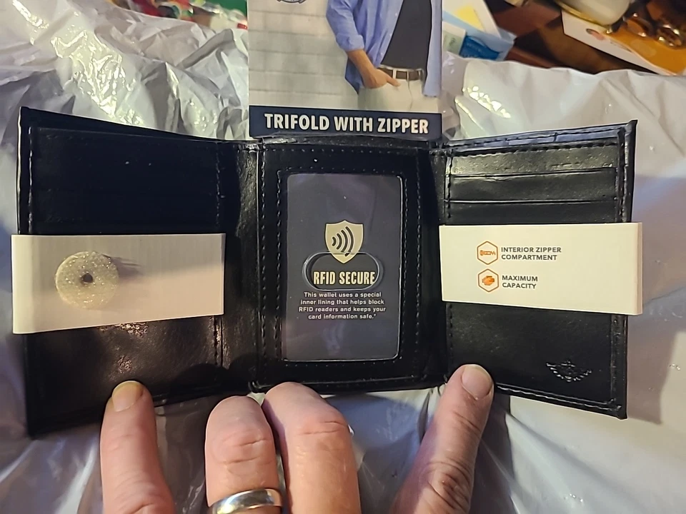 Dockers Mens RFID Coated Leather Trifold Wallet Zipper Closure 6 Card Slot Black - Image 3 of 4