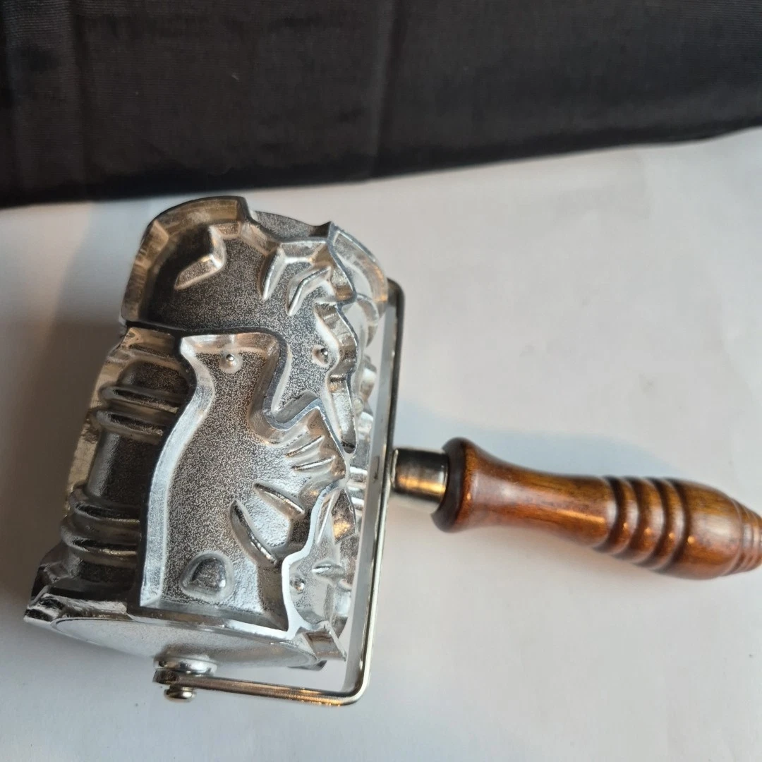 VTG Cast Aluminum Springerle Rolling Pin Decorative Cookie Pastry Roller