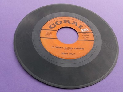 BUDDY HOLLY -45 - Coral-VG Raining in My Heart/It Doesn't Matter Anymore