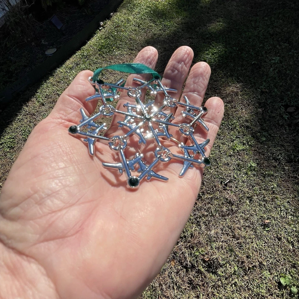 Boeing 2018 Jet Snowflake Reed & Barton Crystal adorno de Navidad con caja Foto 4 de 4