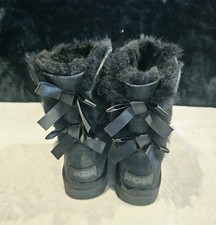 UGG Bailey Bow II Boots Black Sheepskin Satin Bow Women  s Size 7