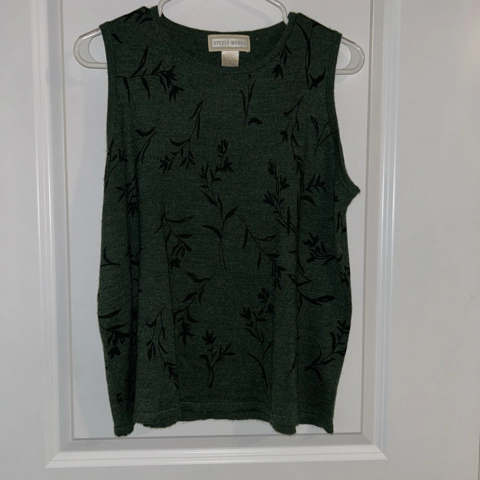 Conjunto de Suéter Studio Works, Cardigã e Regata, Motivo Outono Verde, Médio, Acrílico - Imagem 3 de 4