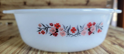 Anchor Hocking Fire King Vintage Milk Glass 2 Qt Casserole Dish Primrose 1960-62