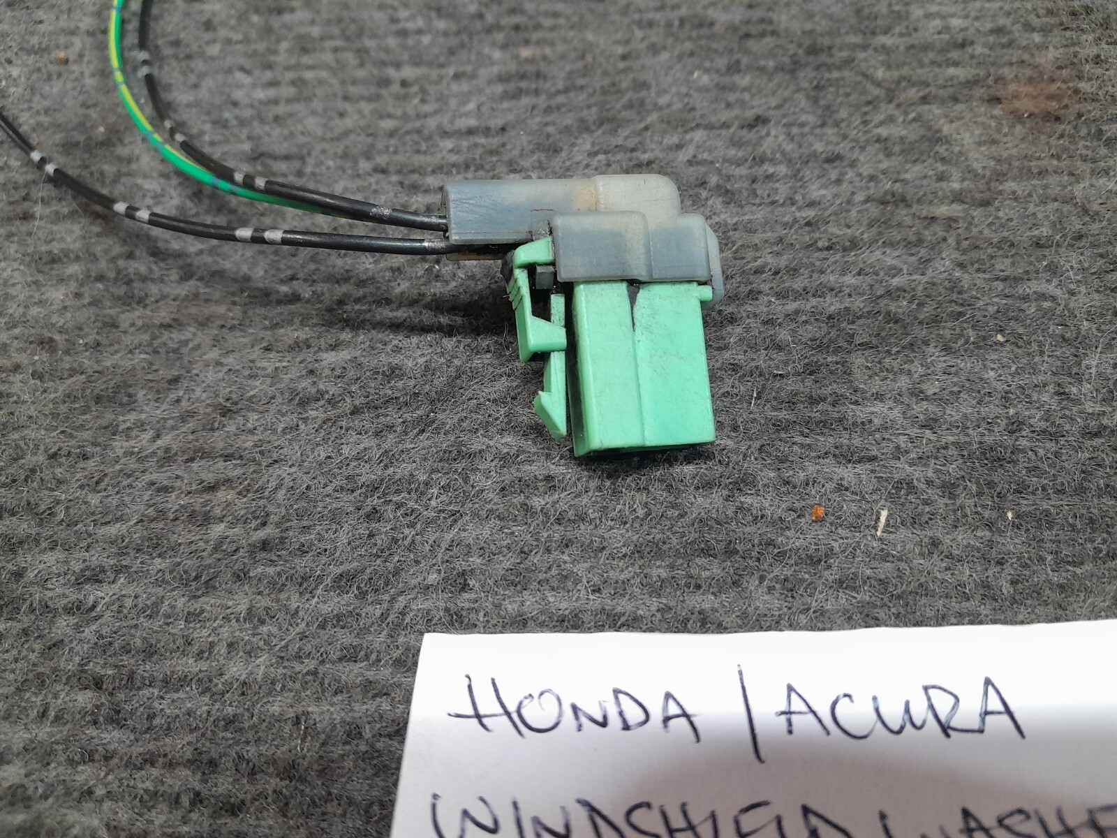 WINDSHIELD WASHER PUMP WIRE PLUG CONNECTOR off BOTTLE FLUID TANK for