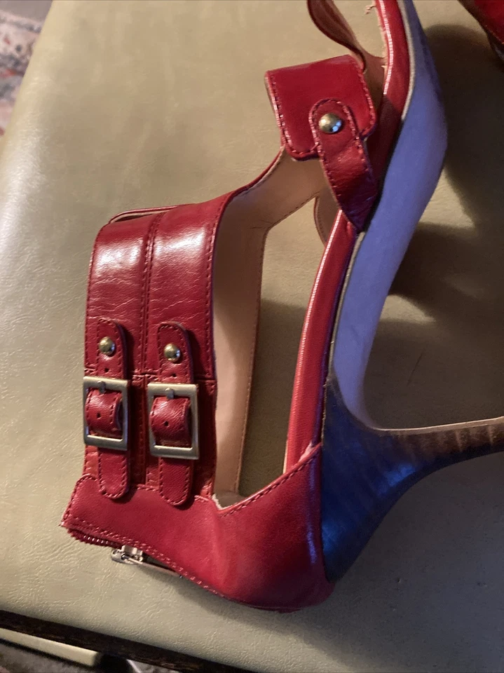 Correa de hebilla de tobillo Sole Society roja con hebilla de 2,5 pulgadas de alto punta abierta/lados talla 9,5 Foto 2 de 4