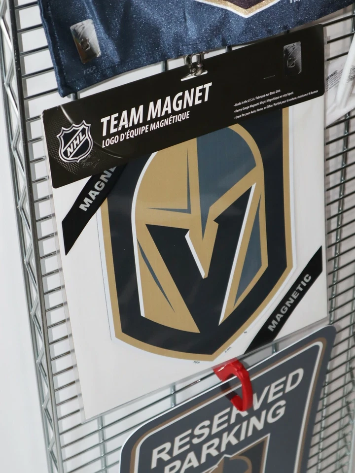 Vegas Golden Knights NHL Bandera de Coche, Imán XL y Juego de Letreros de Parque. Fremont Die. Foto 2 de 4