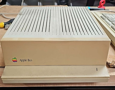 Vintage Retro Apple IIGS A2S6000 Vintage Computer Powers On / P&R Special