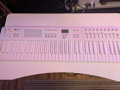 Arturia KeyLab Essential 61 mk3 Alpine White Limited Edition, barely used