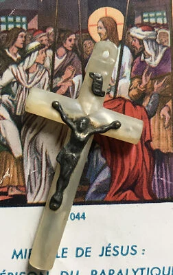 CRUCIFIX MÉDAILLE JÉSUS EN CROIX en Nacre avec Titulus INRI - Photo 1/2