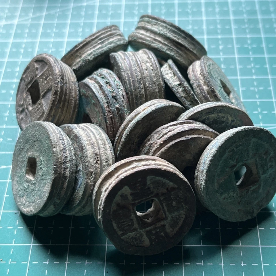 Lot ± 250 Grams Chinese Song Dynasty Bronze Coin Clumps – Java Indonesia Find #2 - Image 2 of 4