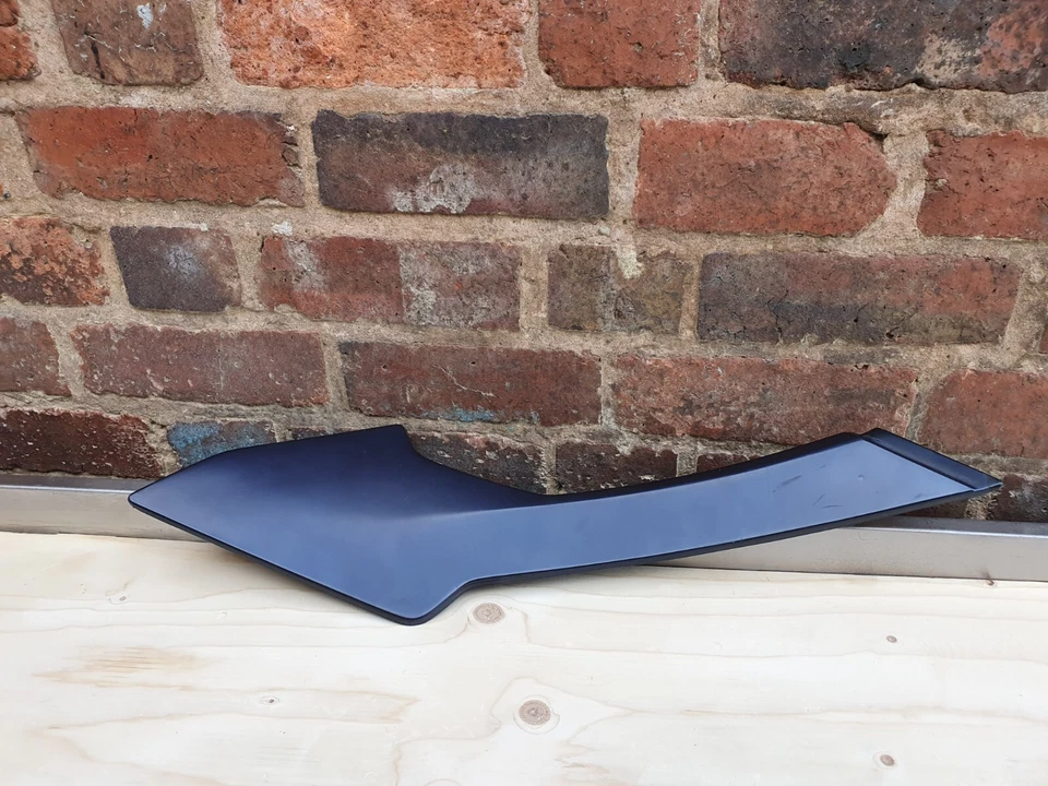 Aprilia Futura RST 1000 2001-2005 TRASERO DERECHO DEBAJO DEL ASIENTO CUBIERTA CARENADO PLÁSTICO Foto 2 de 4