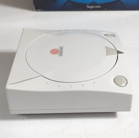 SEGA Dreamcast HKT-3020 Console White w/ Box, 2 Controllers, 4 Games