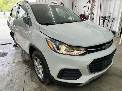 2020 Chevrolet Trax Headrest, Leather - Picture 5 of 12