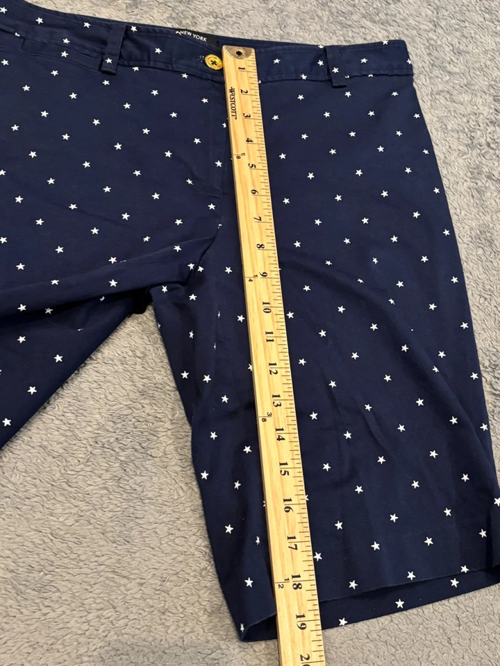 Pantalones Cortos Jones New York Signature Para Mujer 4 Azul Marino Estrella AOP Bermudas Frente Plano Foto 4 de 4