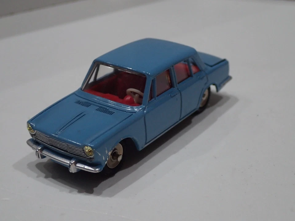 DINKY TOYS 523 SIMCA 1500 CONDIZIONI PARI AL NUOVO CON VALIGIE (3) - Immagine 2 di 4