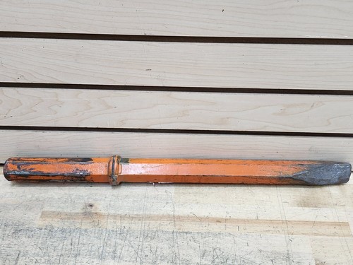 Brunner and Lay 1 1/4in x 6in Red Hex Shank Narrow Chisel - Picture 2 of 6