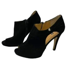 Nine West Evenly 9 right/8.5 left black suede peep toe 4" booties