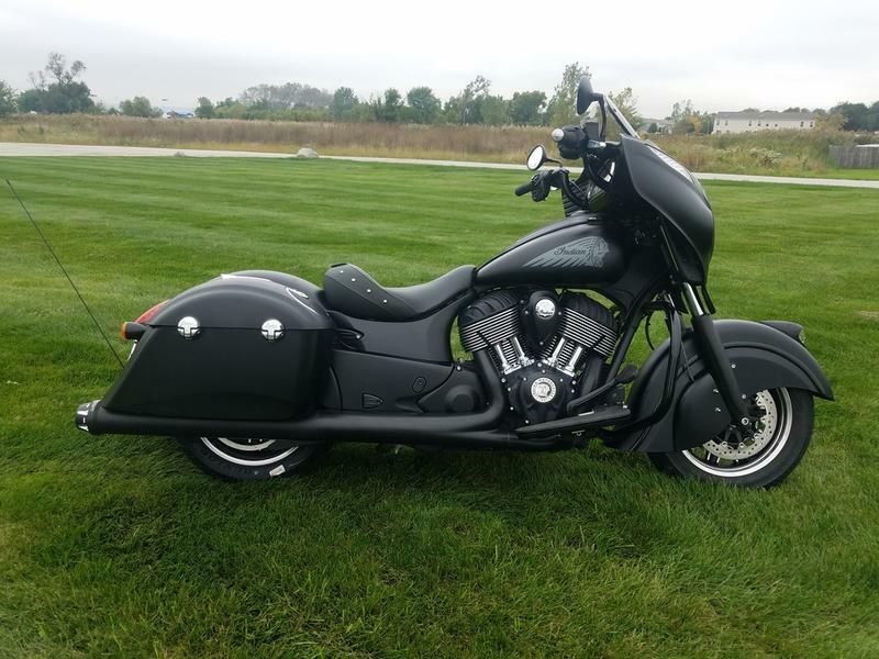 2017 Indian Motorcycle® Chieftain Dark Horse® Thunder Black Smoke  2017 Indian Motorcycle® Chieftain Dark Horse® Thunder Black Smoke, Black Smoke w