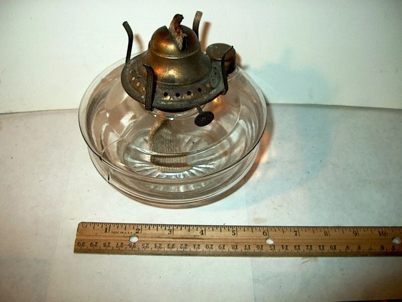 ANTIQUE KEROSENE DECORATIVE GLASS OIL LAMP W E. MILLER CO. VICTOR BURNER WICK