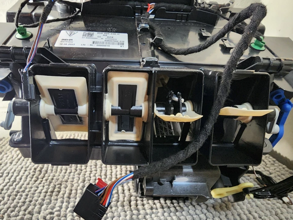 A/C Evaporator Core And Case Assembly - Porsche (95B-898-030-H) CHECK DESC - Image 4 of 4