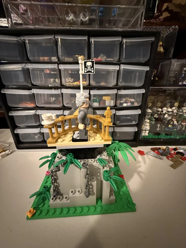 Lego Minifigure Grand Moff Wilhuff Taking SW1471 - Изображение 4 из 4