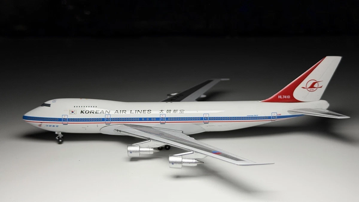 AeroClassics Boeing 747 1:400 Contemporary Diecast Aircraft