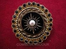 Broche Vintage SPHINX Néo Classique Table des Vents N°3 – Bijou Doré Noir Perle