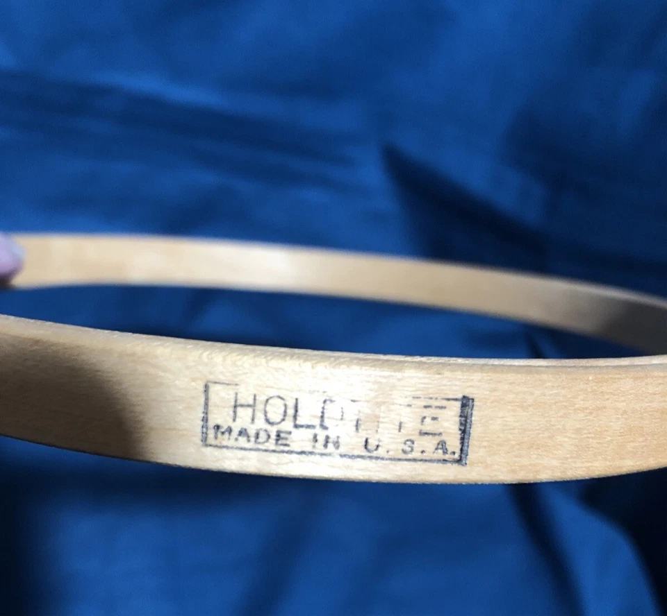 Vintage USA MADE Gibbs Holdtite Spring 6”Wooden Embroidery Hoop - Image 3 of 4