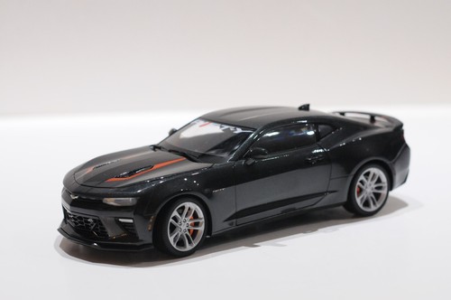 AUTOWORLD 2017 CHEVROLET CAMARO SS CINQUANTA SCALA 1:18 EDIZIONE LIMITATA S/N:853 NO