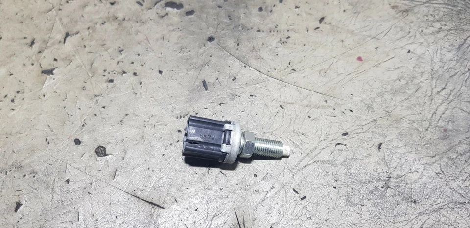 Interruptor de pedal freno de gasolina Toyota Corolla 2005 5 puertas 1,4 Foto 2 de 3