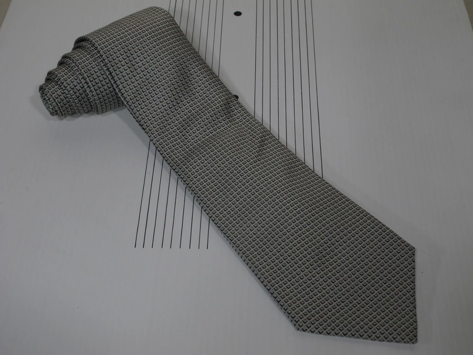 Gravata Trussardi sete dobras prata cinza mini xadrez feita à mão na Itália 57 x 3 5/8 - Imagem 2 de 4