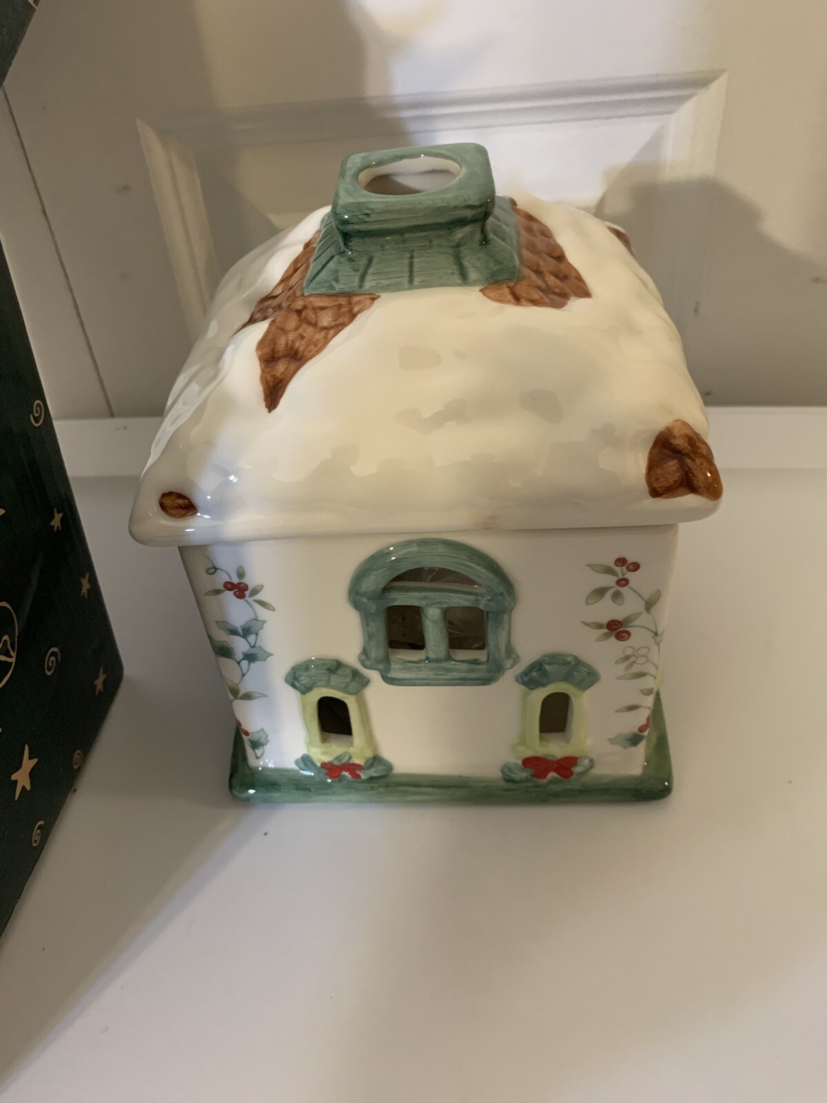 Pfaltzgraff Winterberry Sculpted Pierced Holiday Tea Light House