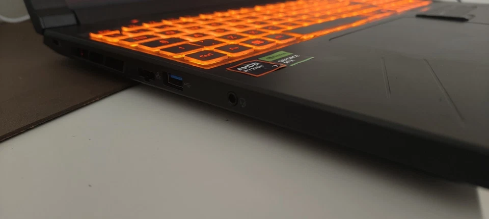 ACER NITRO V16 RYZEN 7 8845HS/32GB/512GB+512gb/FHD/165HZ ANV16-41-R6k1 - Immagine 2 di 4