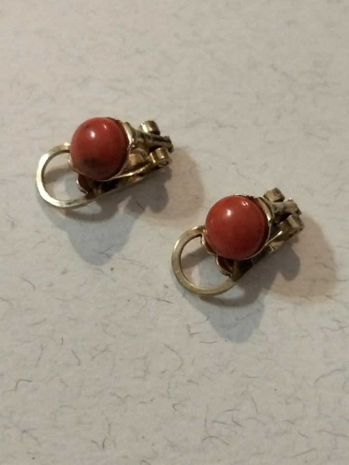 Piccoli orecchini in argento 800 placcati oro e corallo - Ottimi! - Immagine 2 di 4