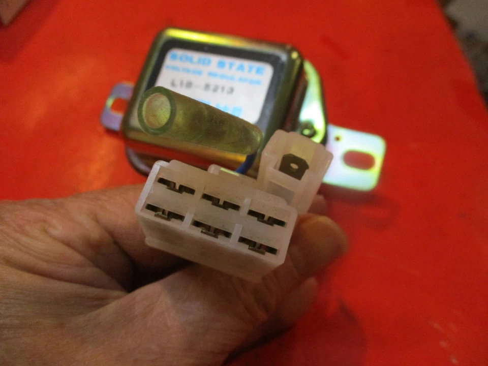 MAZDA B1800-B2000 -GLC- FORD COURIER -1977-1981 NUEVO -REGULADOR DE VOLTAJE =JAPÓN Foto 2 de 4