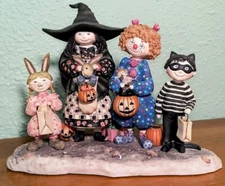 1997 "Halloween Friends" MINT Collectible Sculpture/Figurine w/box