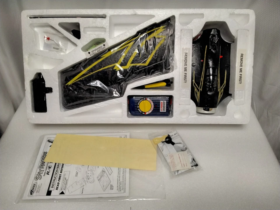 VINTAGE !! 2003 ESTES SKY RANGERS RADIO CONTROL JET WITH 33" WINGSPAN #4111 - Image 4 of 4