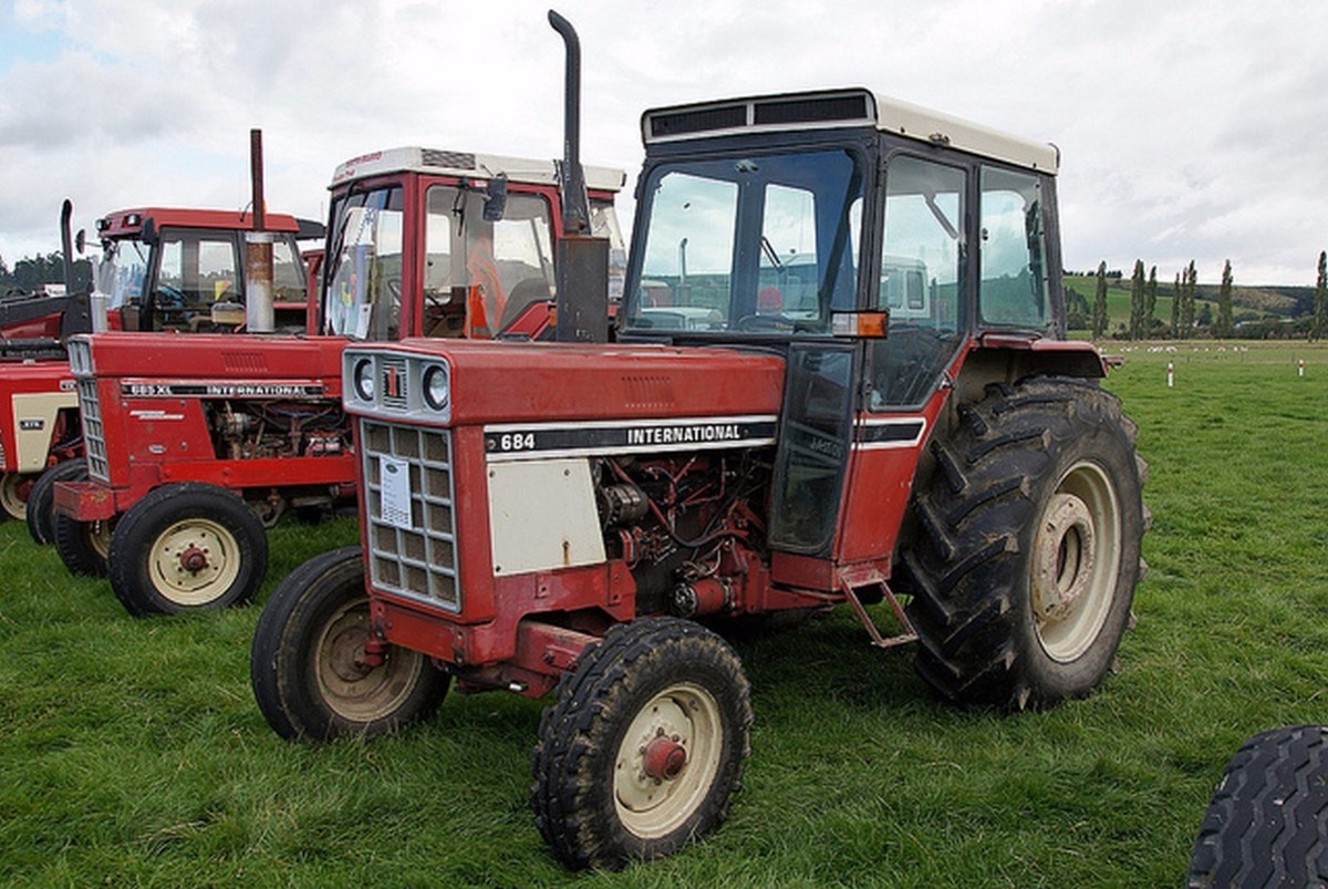洋書 INTERNATIONAL HARVESTER FARM EQUIPMENT International Harvester Farm Equipment Product History 1831-1985