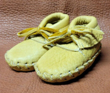 Buffalo baby moccasins size 3 indian 3 to 12 Months old child, Handmade Gold