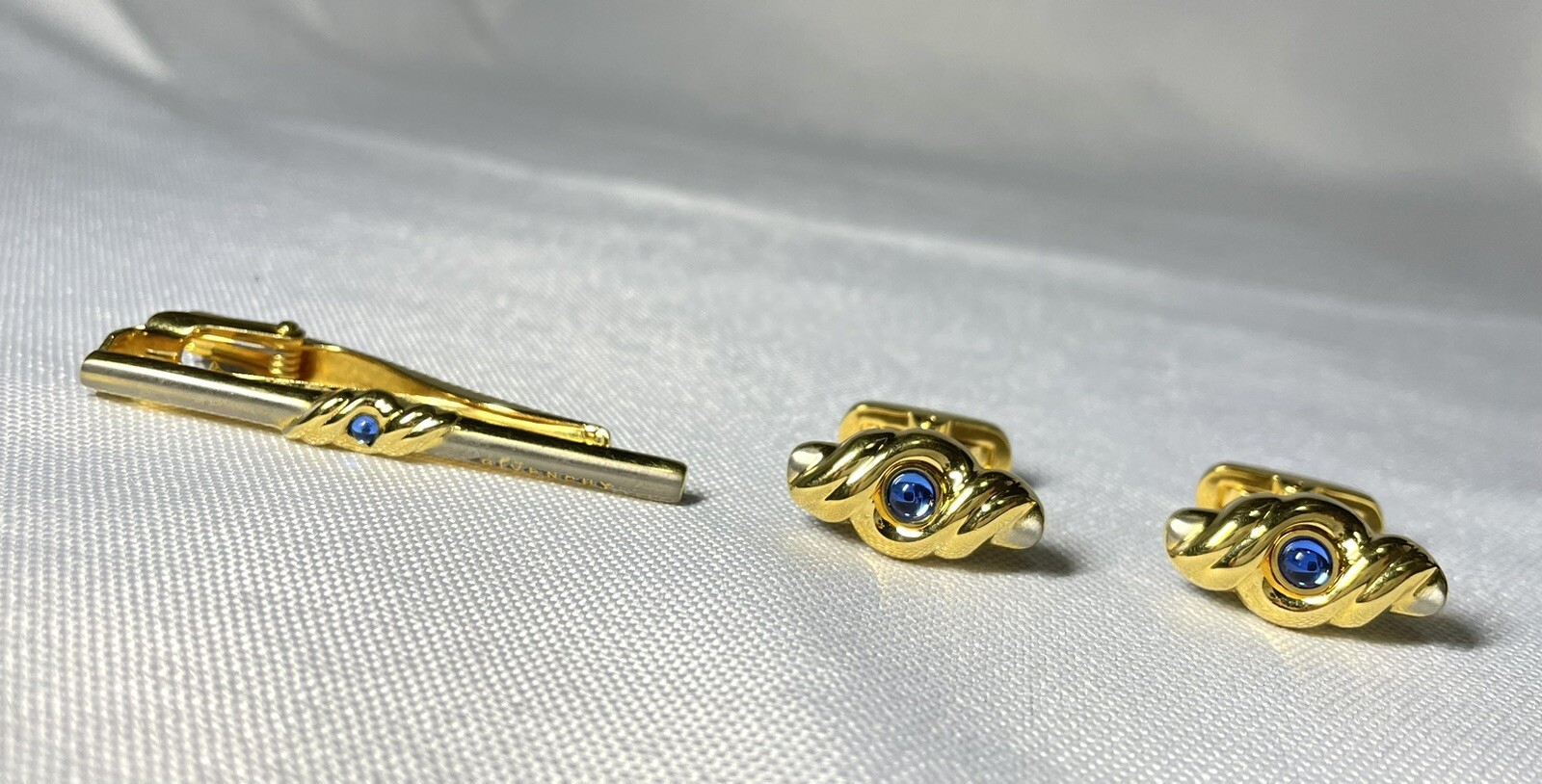 Stylish Givenchy Blue Stone Gold Tie Bar Clip with Matching Cufflinks Set