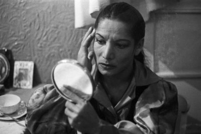 Die Bailaora Carmen Amaya bereitet in einer Garderobe in Madrid 1960 4x6 FOTO vor