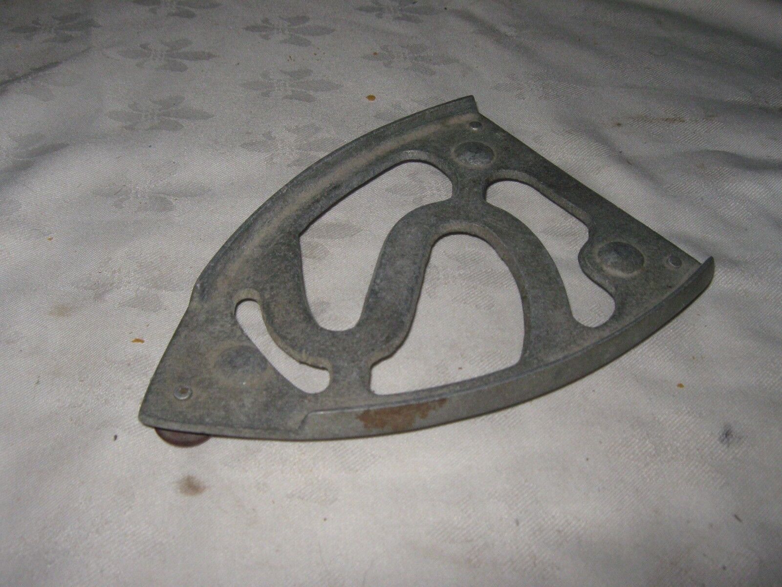 Old Brown Bakelite Bun Footed Cast Aluminium Sadd or Simmons Iron Rest Trivet