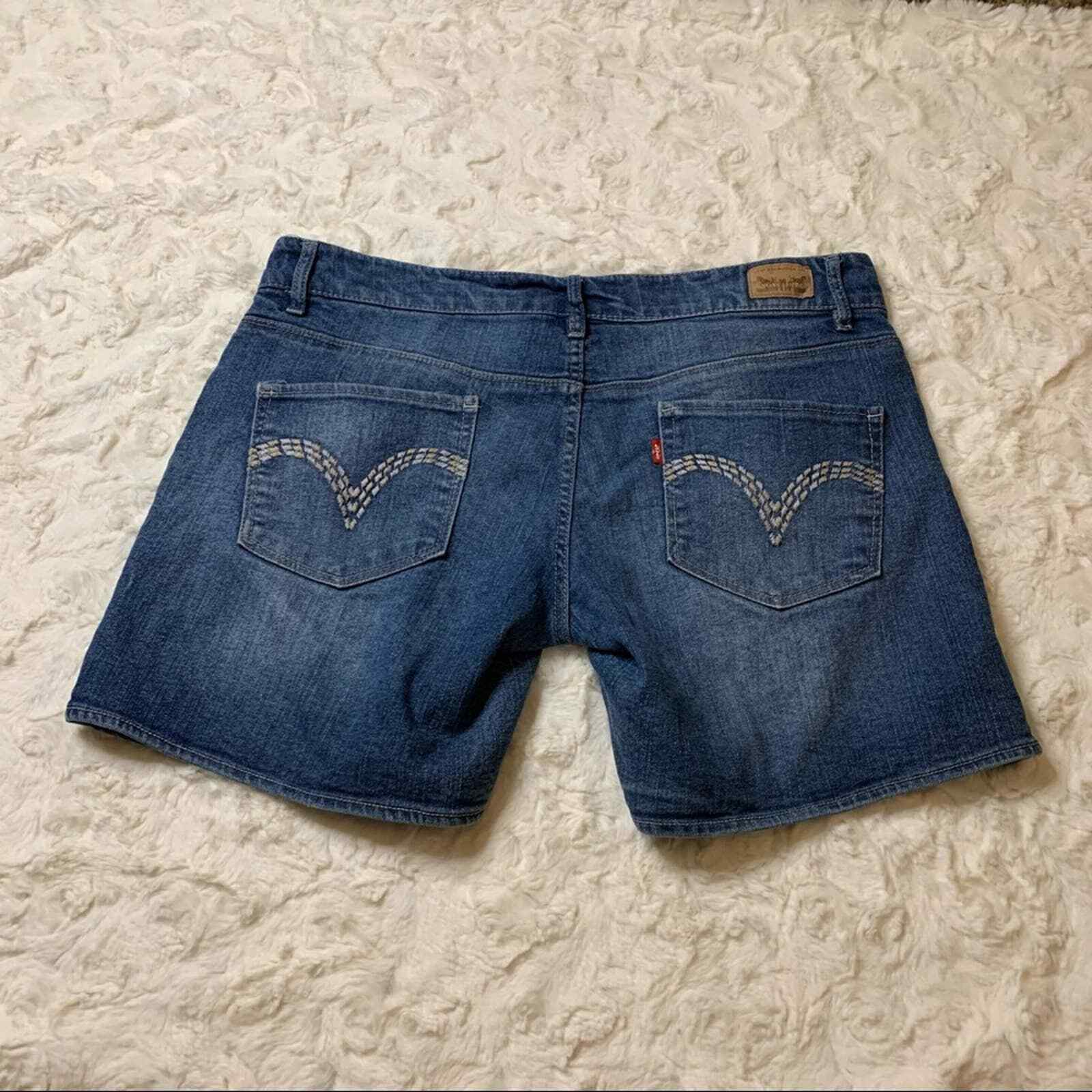 LEVI’S Authentic Juniors mid length medium wash s… - image 5