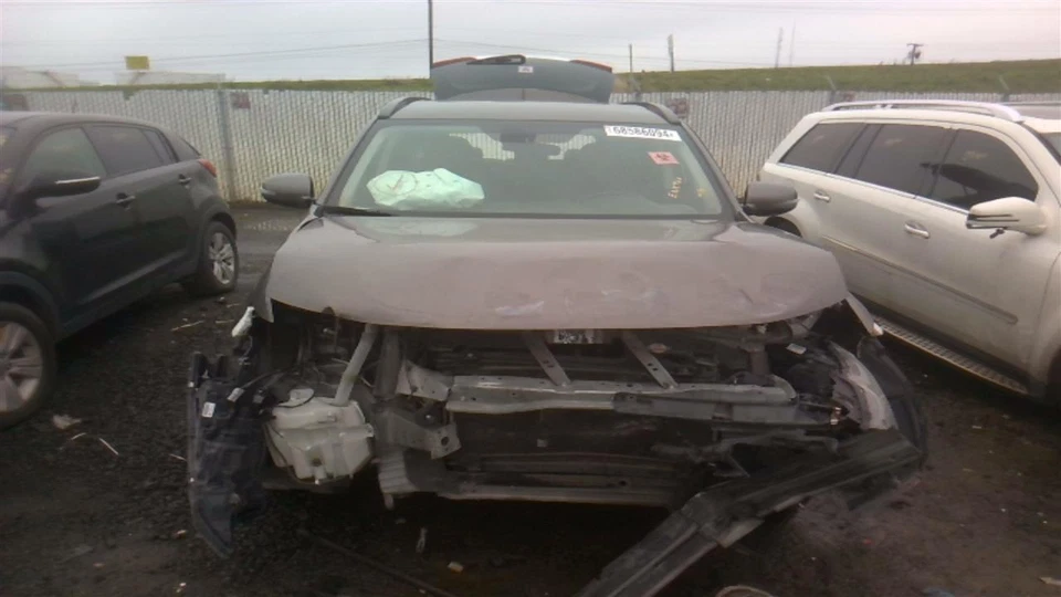 Pinza de freno de disco delantera izquierda usada se adapta a: Mitsubishi Outlander 2016 delantera L Foto 2 de 4