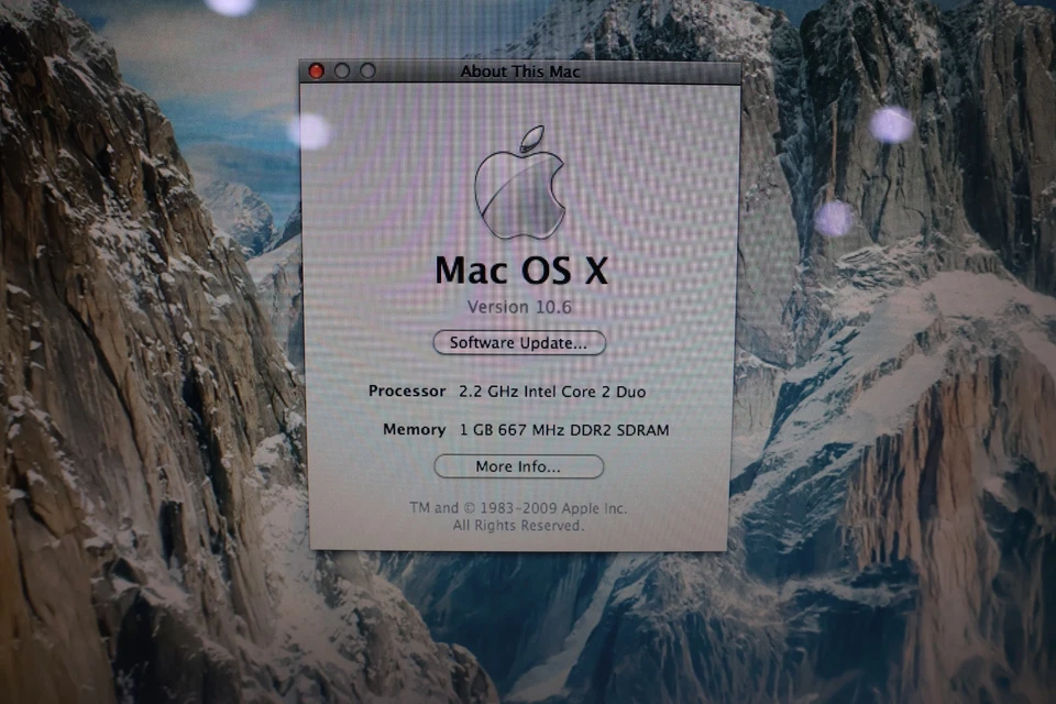 Apple MacBook A1181 13" Mid Mac OS X 10.6, 2.2 GHZ  Core 2 Duo, 1 GB 667 MHZ - Image 4 of 4